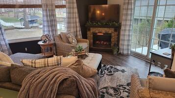 Smart TV, fireplace, books, offices