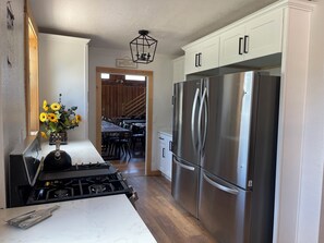Interior - Bear Lake Sleeps 44 Private Inn  Family Reunions Groups (Paris)