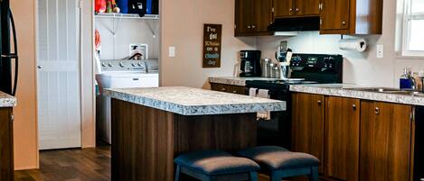 雪櫃、微波爐、焗爐、爐具