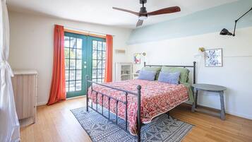 2 bedrooms, desk, iron/ironing board, WiFi (free)