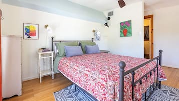 2 Schlafzimmer, Schreibtisch, Bügeleisen/Bügelbrett, kostenloses WLAN