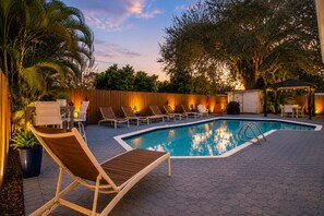 Outdoor pool, a heated pool - POOL! 4bd Home w/pool table Near Stadium!! (Tampa)
