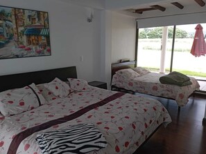 4 bedrooms, WiFi, bed sheets - A beautiful house with an amazing lake view. (Toca)