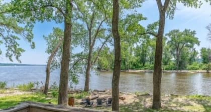 Mighty Mississippi River Retreat