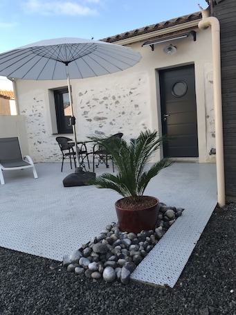Terrace/patio. Romantic gite-Loft with private Spa near Nantes