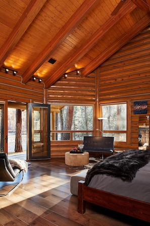 4 makuuhuonetta, työpöytä, silitysrauta/-lauta, Wi-Fi