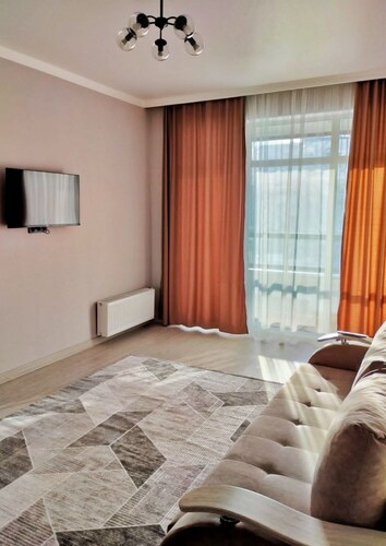 Современная квартира в стиле лофт с гамаком