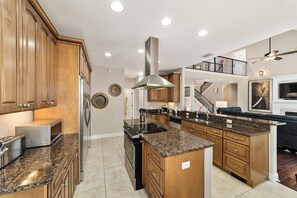 Fridge, microwave, oven, stovetop - The Home Away From Home (Ocala)