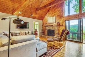 Smart TV, chimenea, bocina smart y oficina