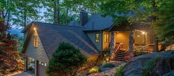 WALK TO MAIN ST., Pets OK, Close to Shops, Hiking, 30 min to Hatley Pointe