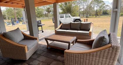 Rancho Alegre country getaway Bring your boat -lake is 15 mts away. PET FRIENDLY