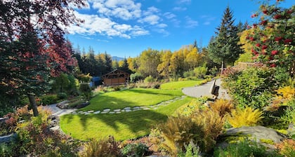 Garden Getaway at Bear Creek Winery, w/ fire pit, koi pond, and hot tub