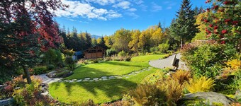 Garden Getaway at Bear Creek Winery, w/ fire pit, koi pond, and hot tub