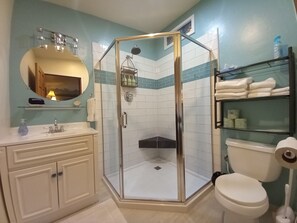 Douche, serviettes fournies