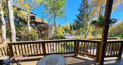 Garden Getaway at Bear Creek Winery, w/ fire pit, koi pond, and hot tub