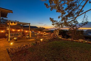 Terrace/patio - Stunning 4 BD Beach House Retreat w/ Ocean Views (Encinitas)