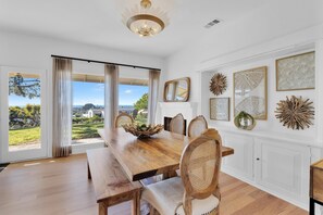 Dining - Stunning 4 BD Beach House Retreat w/ Ocean Views (Encinitas)