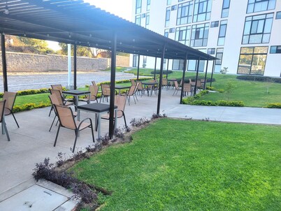 2 Bed/2 Bath Penth House w/ Private Roof Top at Lago Luna, Chante