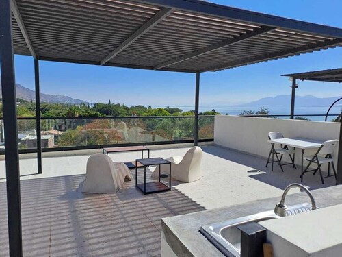 2 Bed/2 Bath Penth House w/ Private Roof Top at Lago Luna, Chante