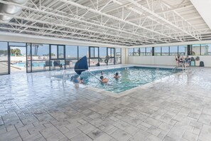 屋内プール、屋外プール