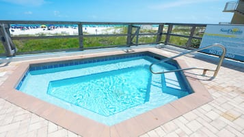 Innenpool, Außenpool