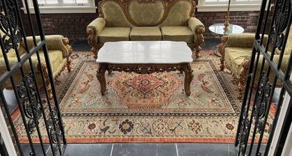 Gatsby charm with modern comforts! Historic home & neighborhood w large backyard