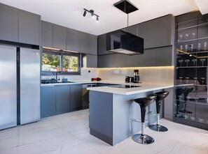 Full-size fridge, oven, stovetop, dishwasher - Turkuvaz Villa (Kas)