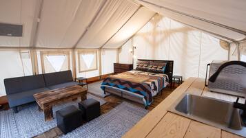 1 bedroom, memory-foam beds, bed sheets