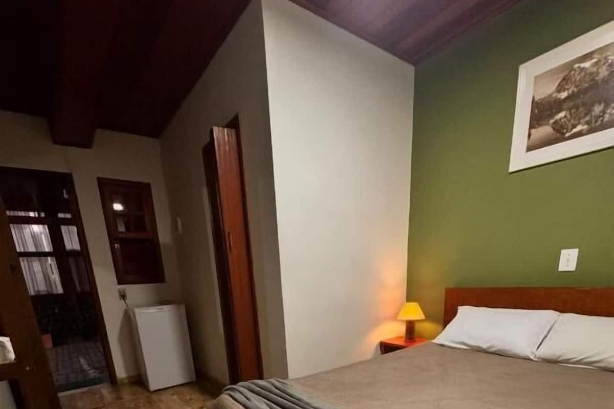 Standard-Zweibettzimmer | Bügeleisen/Bügelbrett, kostenloses WLAN