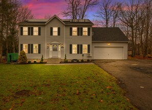 Exterior - ✨ Modern Colonial ✨ Hot Tub ✨ Karaoke ✨ Game Room ✨ EV Charger ✨ King Bed ✨ (Tobyhanna)