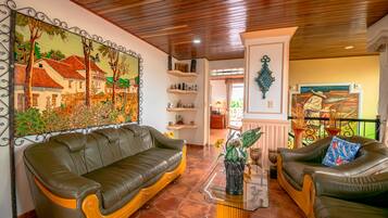 Deluxe Chalet | Living area | Flat-screen TV