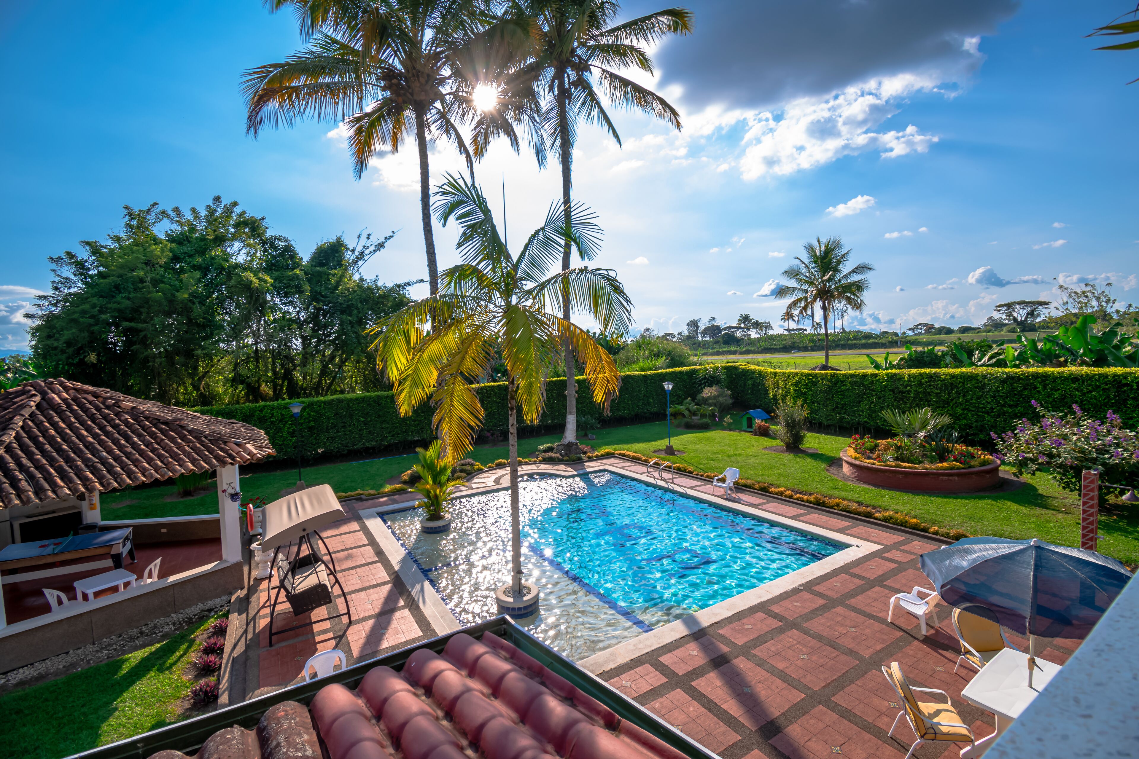 Hồ bơi ngoài trời 