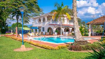 Fachada da propriedade