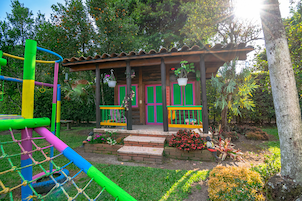 Zona de juegos infantil al aire libre