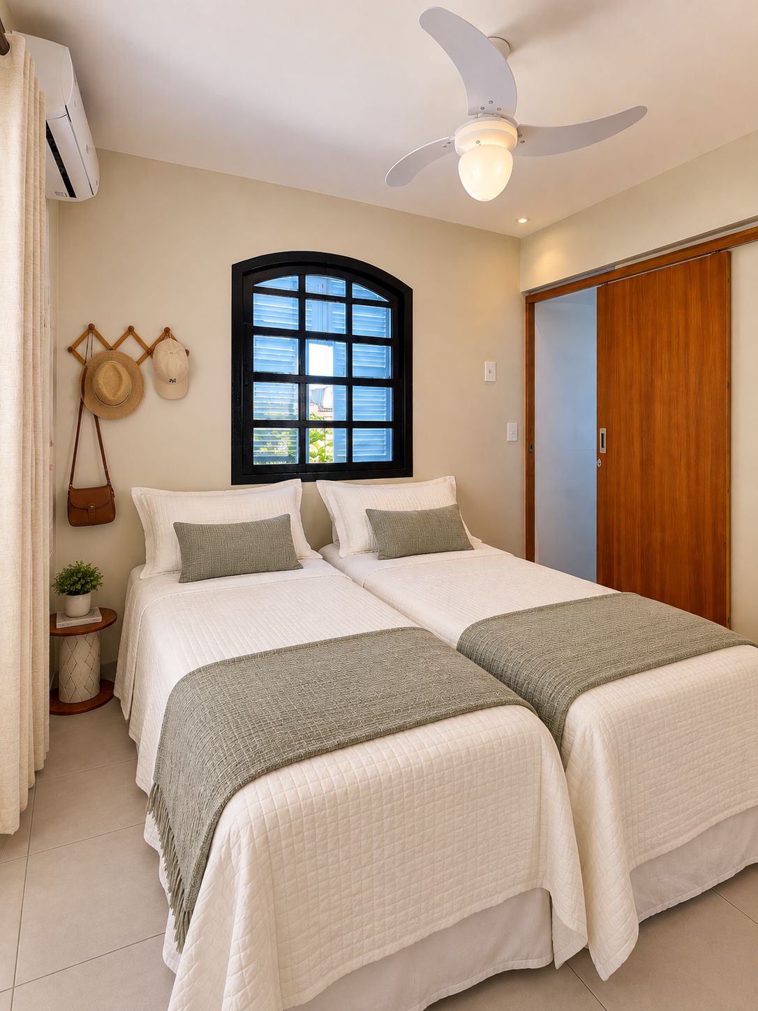 2 dormitorios, escritorio, wifi gratis y ropa de cama