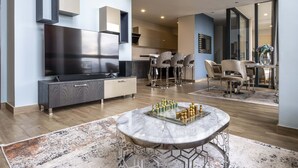 Penthouse Royal - terrass - utsikt mot bergen | Vardagsrum