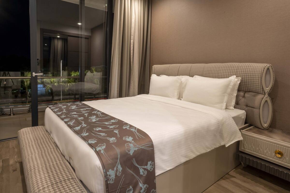 Deluxe Suite, Non Smoking, Hill View | Egyptian cotton sheets, premium bedding, down comforters