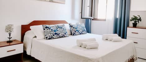 2 chambres, fer et planche Ă repasser, Wi-Fi gratuit, draps fournis