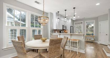 Circle Cottage, Private Heated Pool and Spa! Close to Beaches, Restaurants & Shopping!