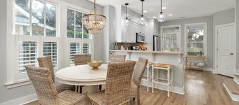 Circle Cottage, Private Heated Pool and Spa! Close to Beaches, Restaurants & Shopping!