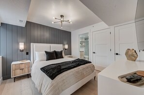 2 bedrooms, iron/ironing board, travel cot, free WiFi - Heart of Old Town | Walk to Main St & Ski Slopes | On Free Shuttle (Park City)