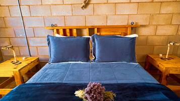 1 dormitorio, tabla de planchar con plancha, wifi y ropa de cama