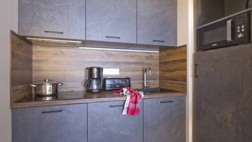 Refrigerador, microondas, parrilla de estufa y lavavajillas