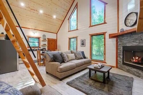 Southern Pine Cabin · The Perfect Getaway!