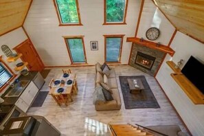 Télévision, cheminée