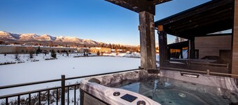 Brand new 2 bedroom with incredible mountain views, private hot tub , air conditioning!