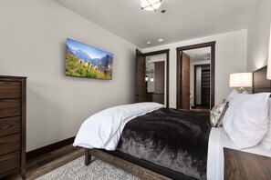 2 dormitorios, tabla de planchar con plancha, wifi gratis y ropa de cama
