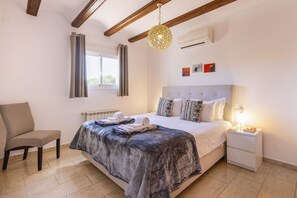 5 quartos, ferros/tábuas de passar roupa, Wi-Fi de cortesia