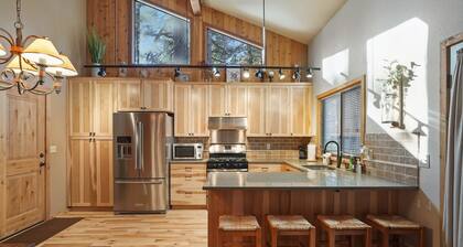 14 Mt Hood - SHARC, Wooded View, Huge Deck, Pet Friendly