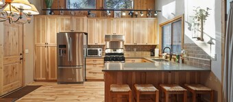 14 Mt Hood - SHARC, Wooded View, Huge Deck, Pet Friendly